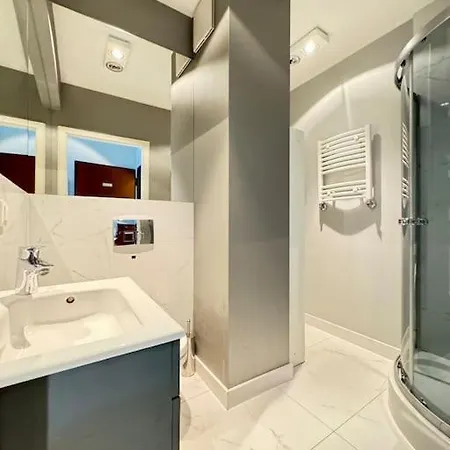 Wygodna Kawalerka Grojecka 194 *